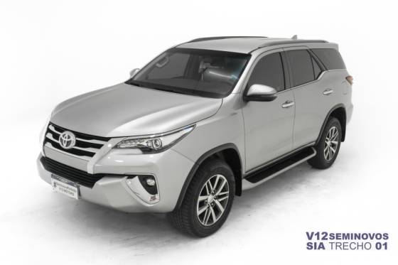TOYOTA HILUX SW4 2.8 SRX 4X4 7 LUGARES 16V TURBO INTERCOOLER DIESEL 4P AUTOMÁTICO TOYOTA HILUX SW4 2.8 SRX 4X4 7 LUGARES 16V TURBO INTERCOOLER DIESEL 4P AUTOMÁTICO